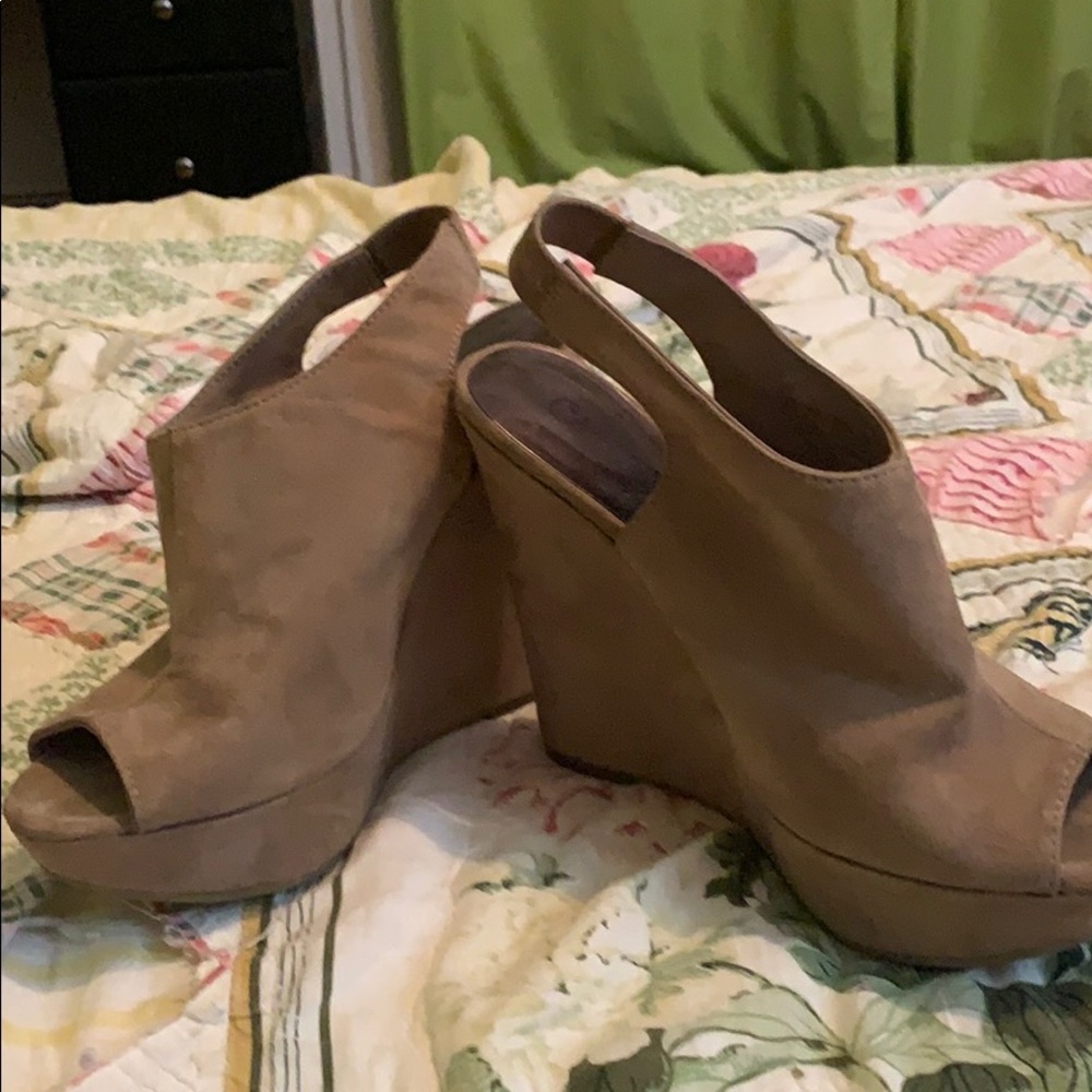 Carlos Suede Wedges
